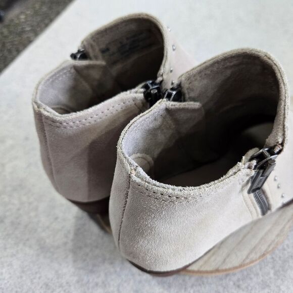 🐢 Minnetonka Suede Leather Cream Ankle Booties Riveted Size 6 - Picture 14 of 15